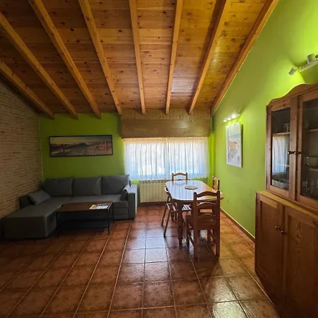 Duplex C Portio, Family And Pets *